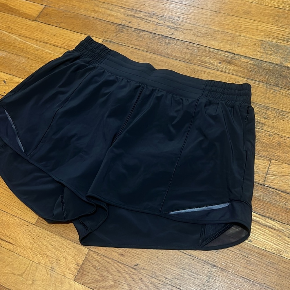 Lululemon Curvy Fit Hotty Hot Shorts High-Rise Long in Black, size 14 - Picture 5 of 16
